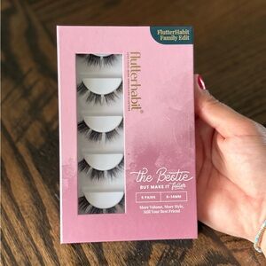 FlutterHabit False Eyelashes - Pink Box